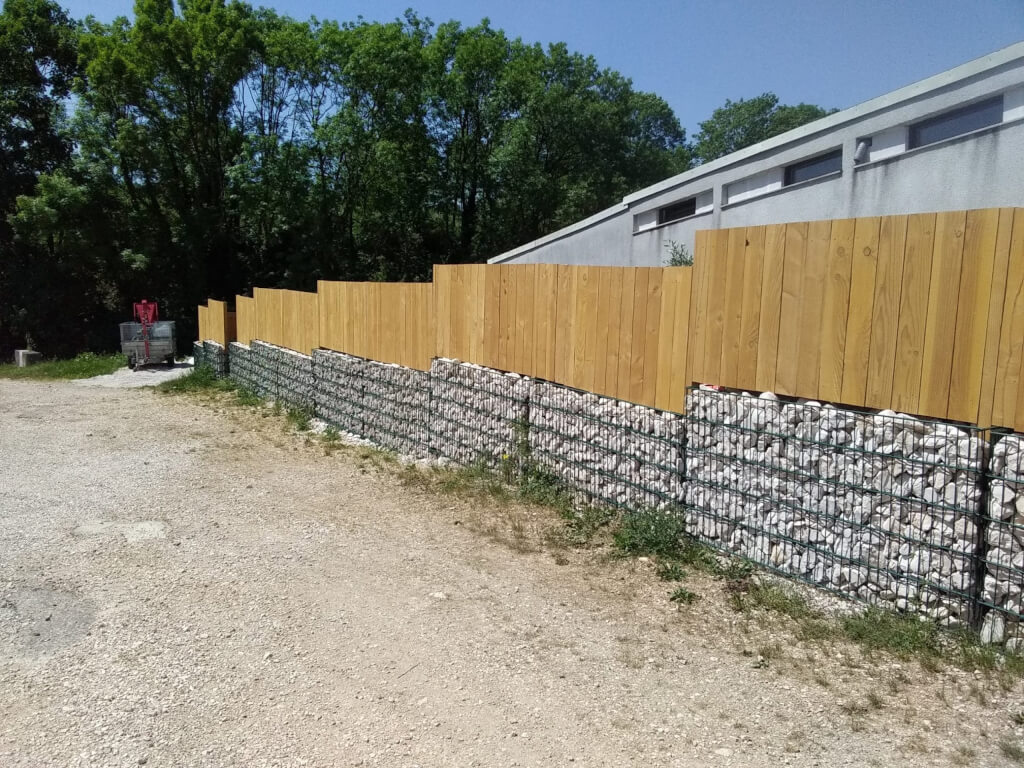Installation clôture Réalisation Entre Cour et Jardin Paysagiste Dijon